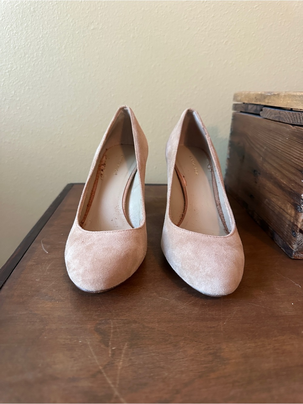 Ann Taylor Tan Suede Pumps